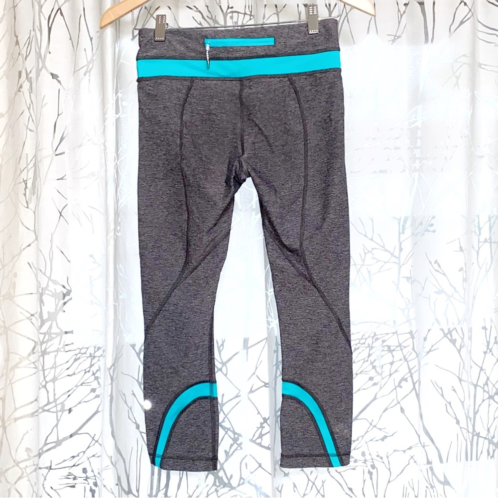 Lululemon run Heathered gray black blue stripe inspire crop leggings - Picture 2 of 14